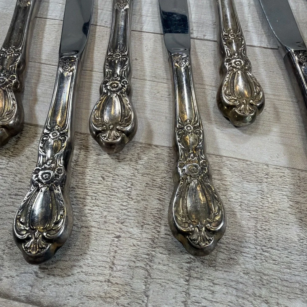 1847 Rogers Bros Grand Heritage dinner knives approx. 9